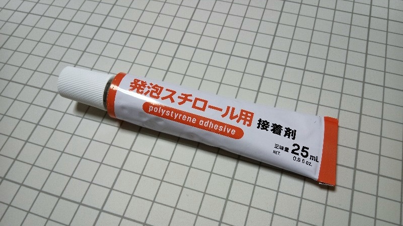 100円ショップDAISO（ダイソー）の発泡スチロール接着剤